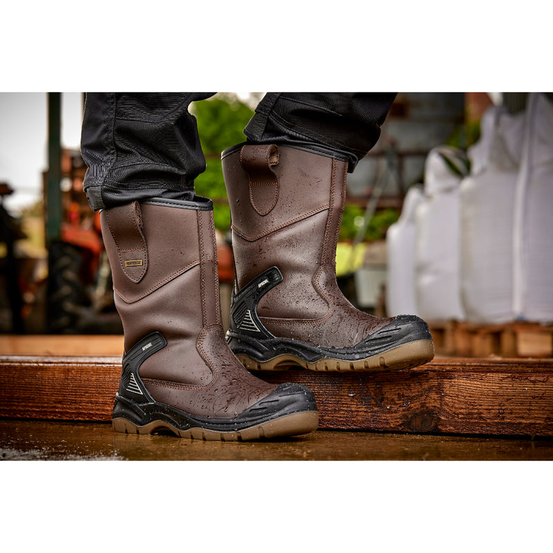 Sole of the Apache AP305 rigger boot, designed for stability.