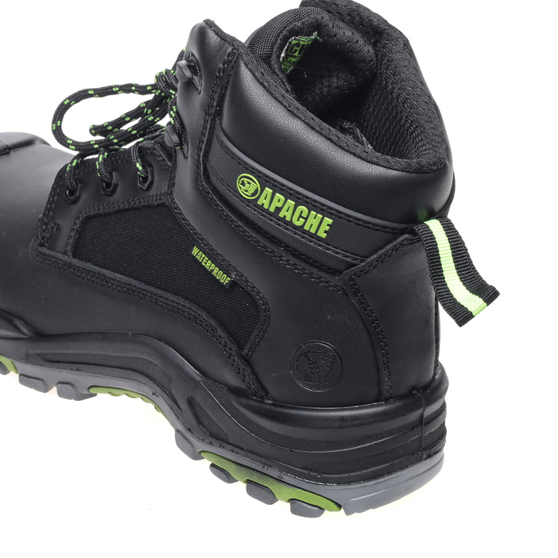 Angled view of the robust, metal-free Apache Dakota waterproof boot.