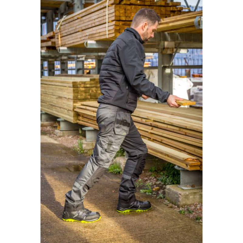 Cordura fabric and triple-stitched seams on the Apache 3D Stretch Holster Trousers for ultimate durability.