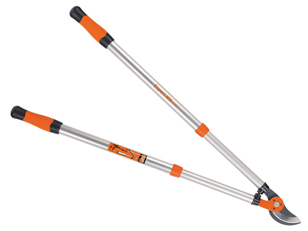 Close-up on the powerful bypass cutting head of the Bahco PG-19 telescopic loppers.