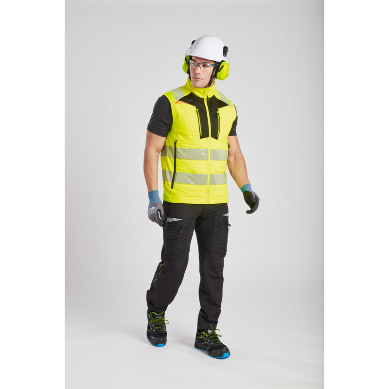 Worker wearing Portwest Tech Look Plus Spectacles (PS11) with a helmet, showcasing integrated comfort and safety.