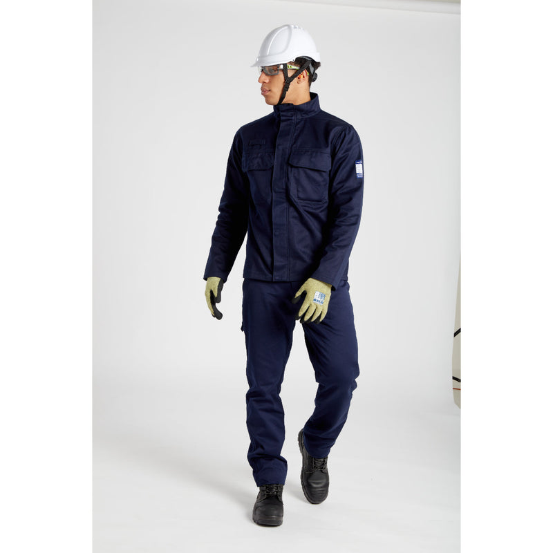 Worker looking upwards, demonstrating the unobstructed view and protection of the Tech Look Plus Spectacles (PS11).