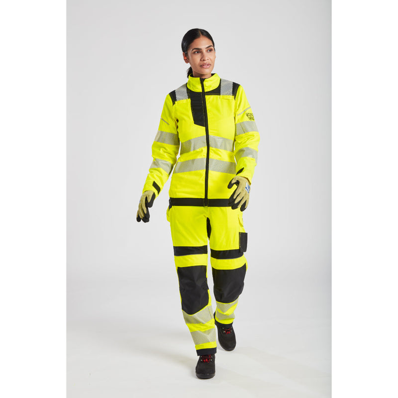 Worker equipped with Portwest arc-rated clothing and EP02 ear plugs.
