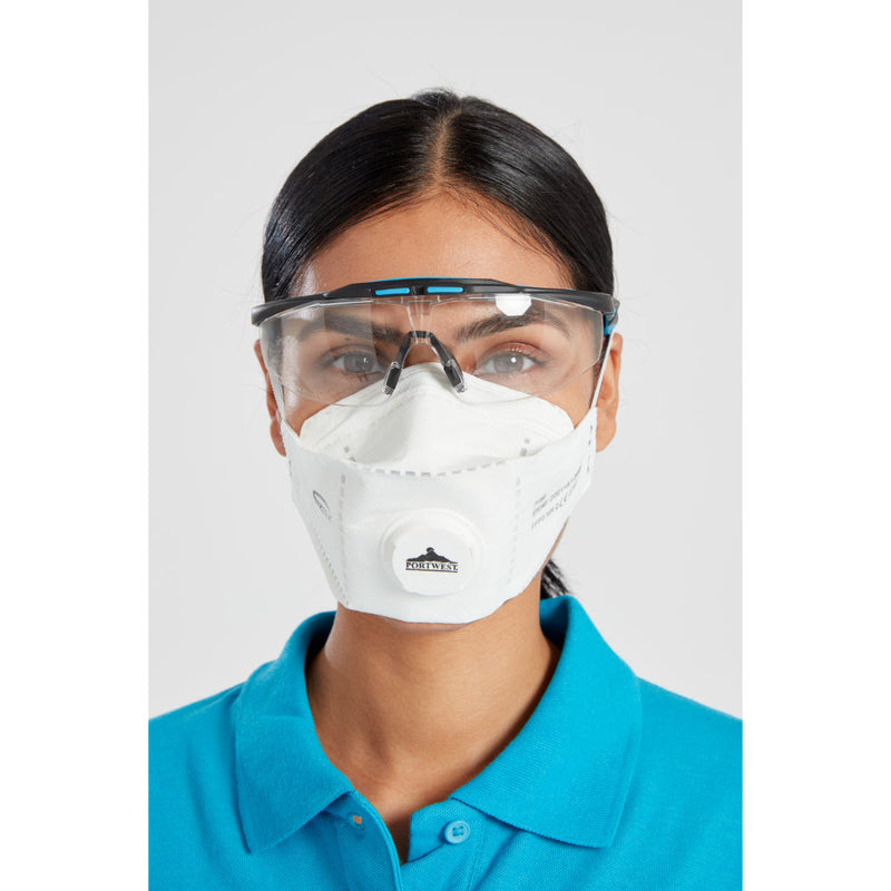 Demonstrating the flexibility and fit of the Portwest P391 fold-flat mask.