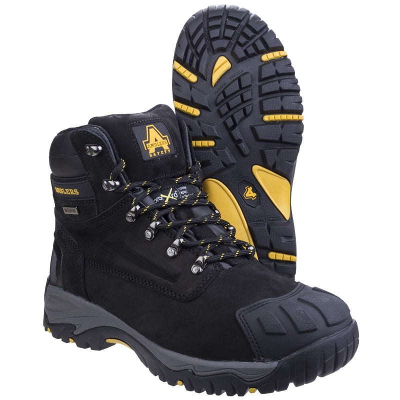 Rear view of the black FS987 boot.