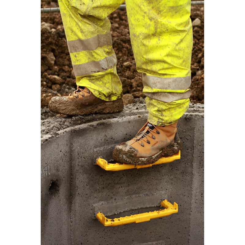 On-foot lifestyle image of the FS998 safety boot.