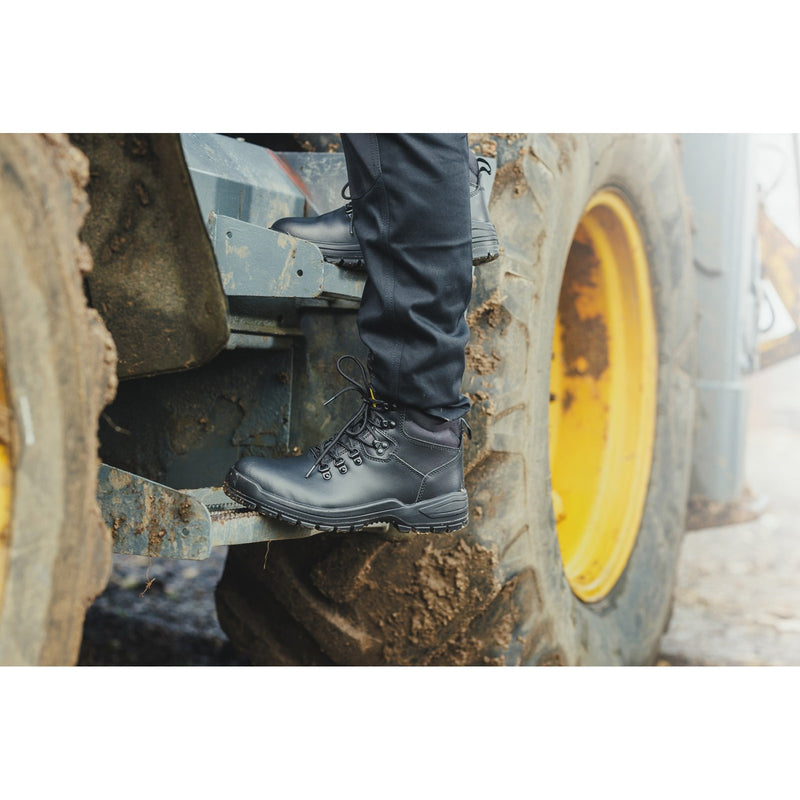 Another feature close-up of the Amblers 258 boot.