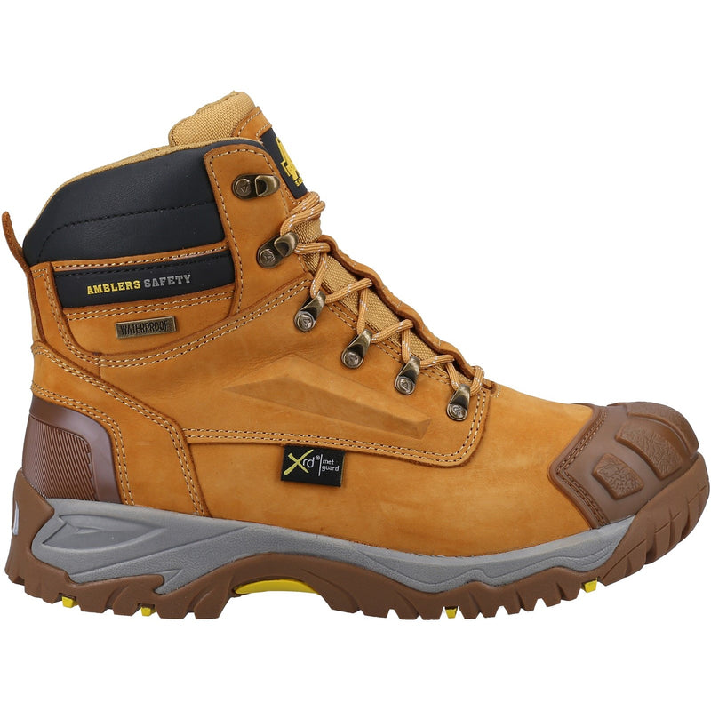 Padded collar and lining of the Amblers 986 boots.