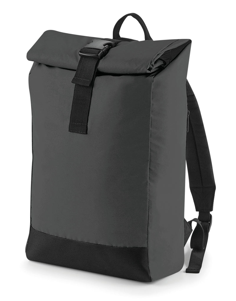 Detail of the water-resistant zipper on the black Scuba Backpack.
