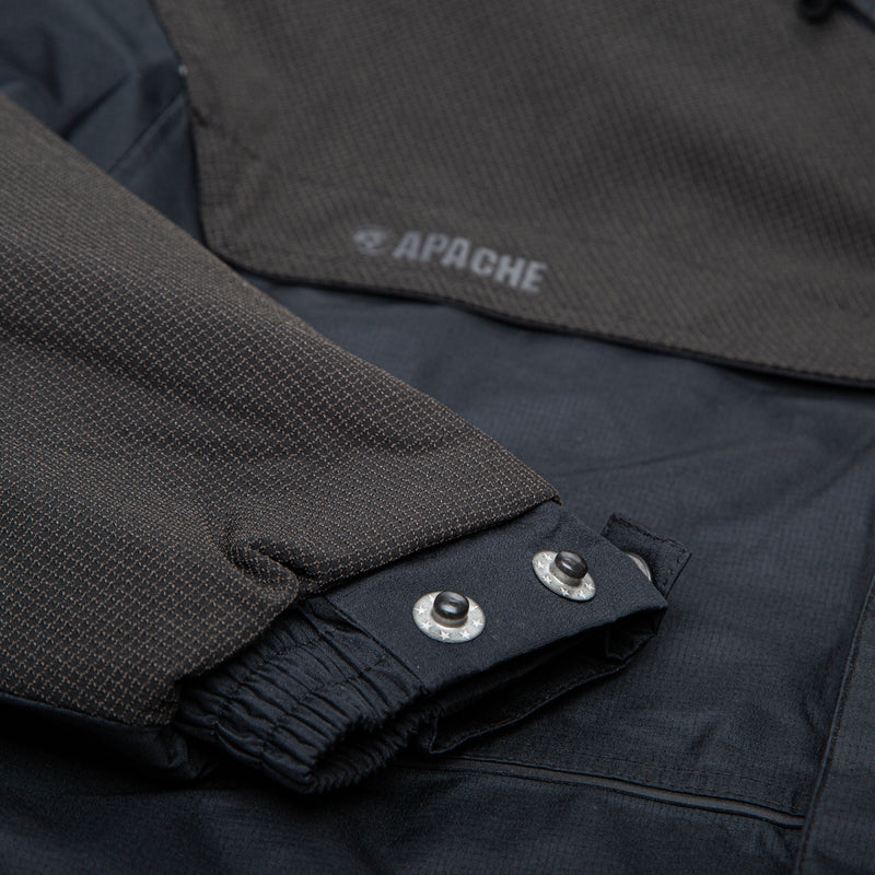Detail of the padded texture and waterproof material of the ATS jacket.