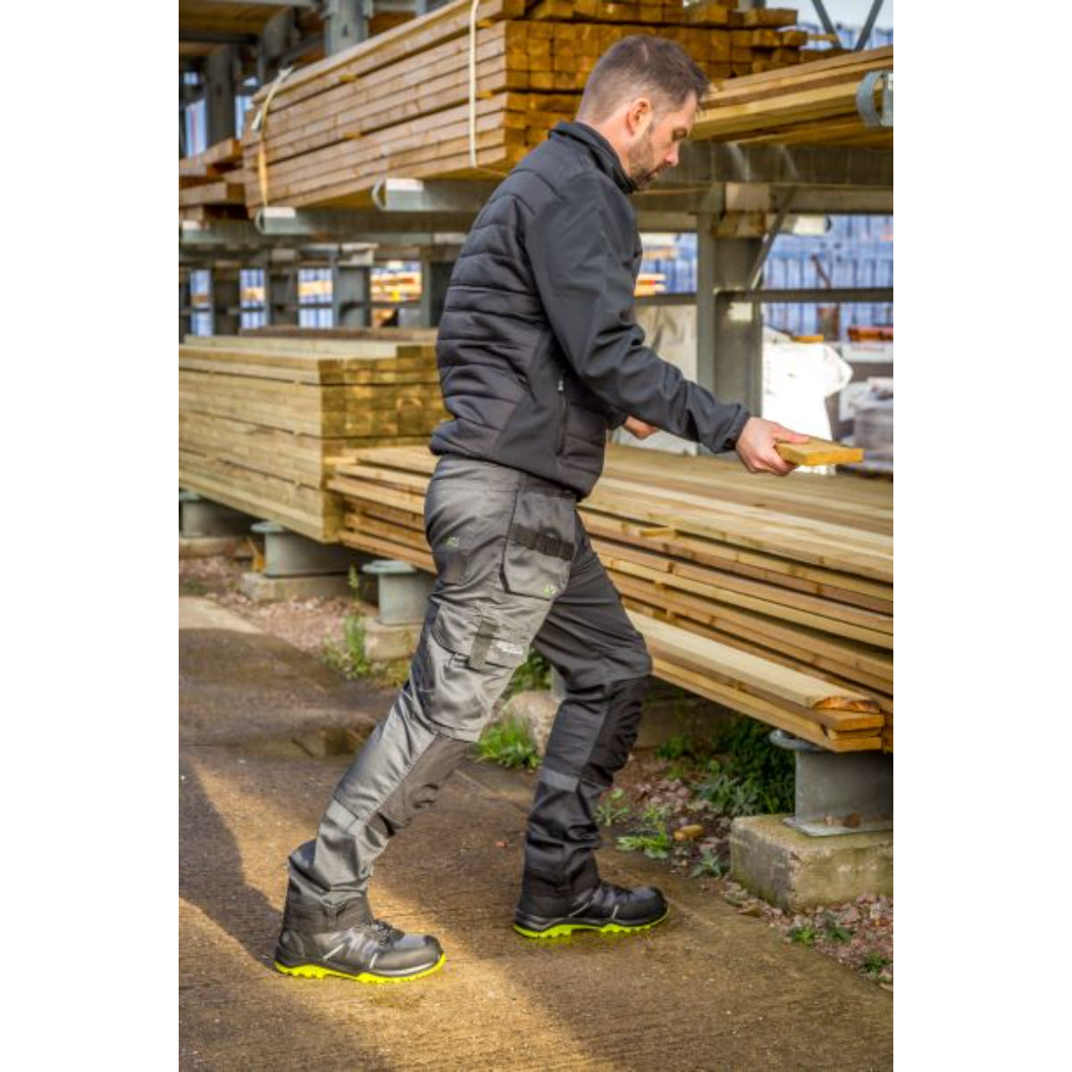 Cordura fabric and triple-stitched seams on the Apache 3D Stretch Holster Trousers for ultimate durability.