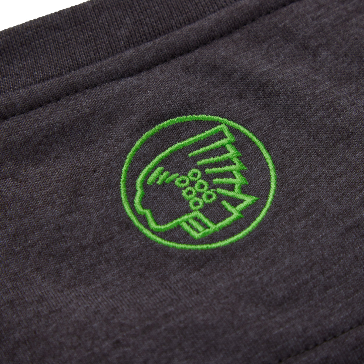 Detailed image of the soft, breathable poly-cotton fabric of the charcoal grey Apache Vancouver work t-shirt.