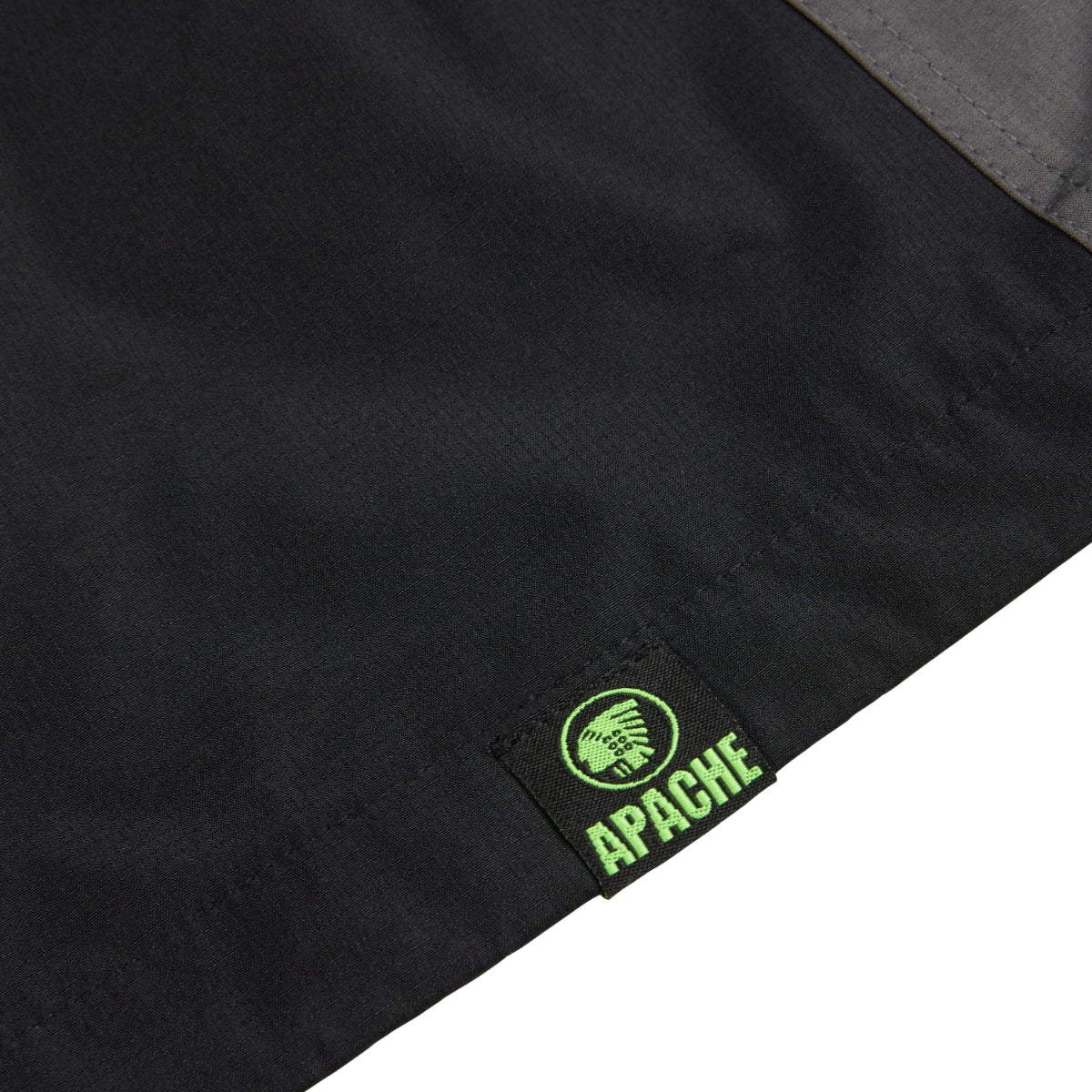 Close-up on the waterproof zipper and chest pocket of the Welland jacket.