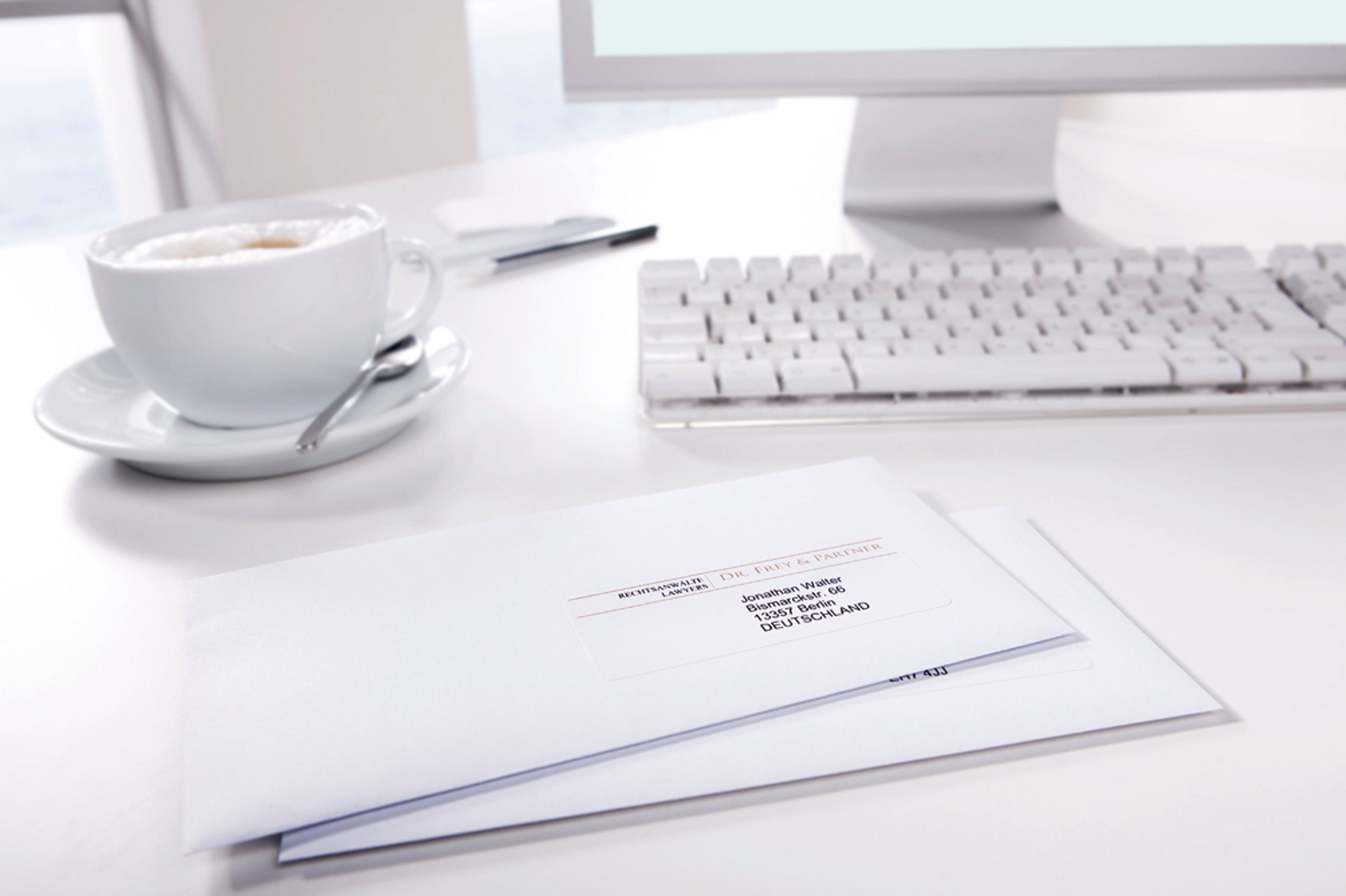 A neatly printed Avery J8162 address label on a letter.
