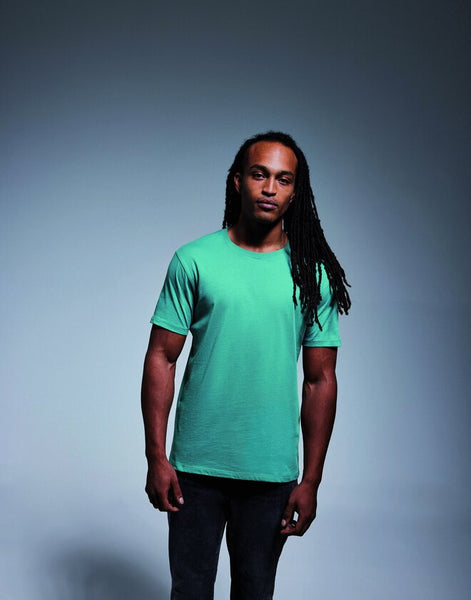 Studio shot highlighting the Anthem AM011 long sleeve t-shirt.