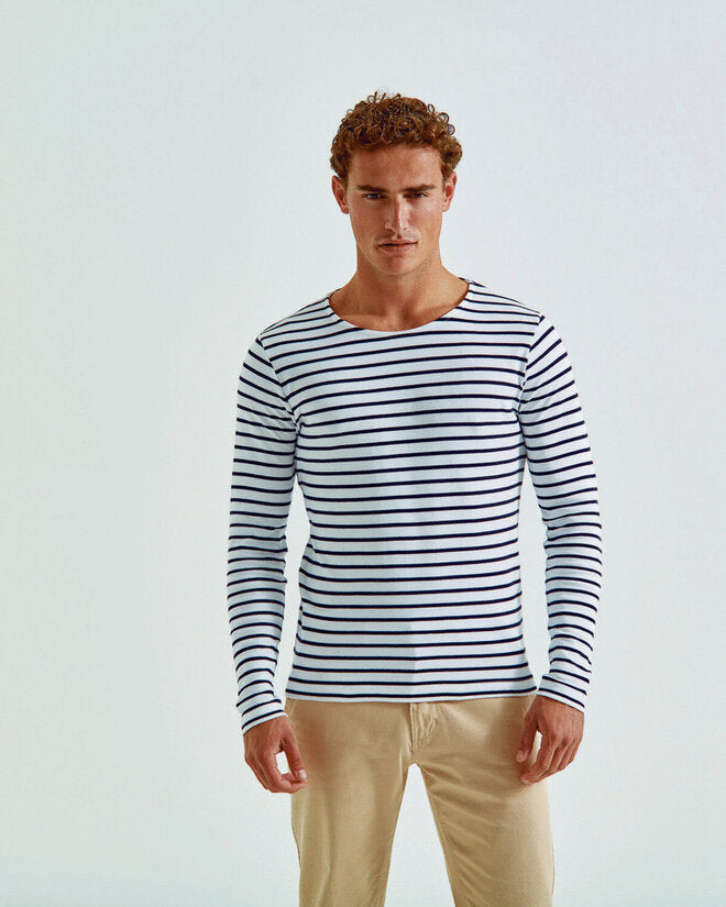 A folded view of the Asquith and Fox men's mariniere coastal long-sleeve t-shirt AQ070.