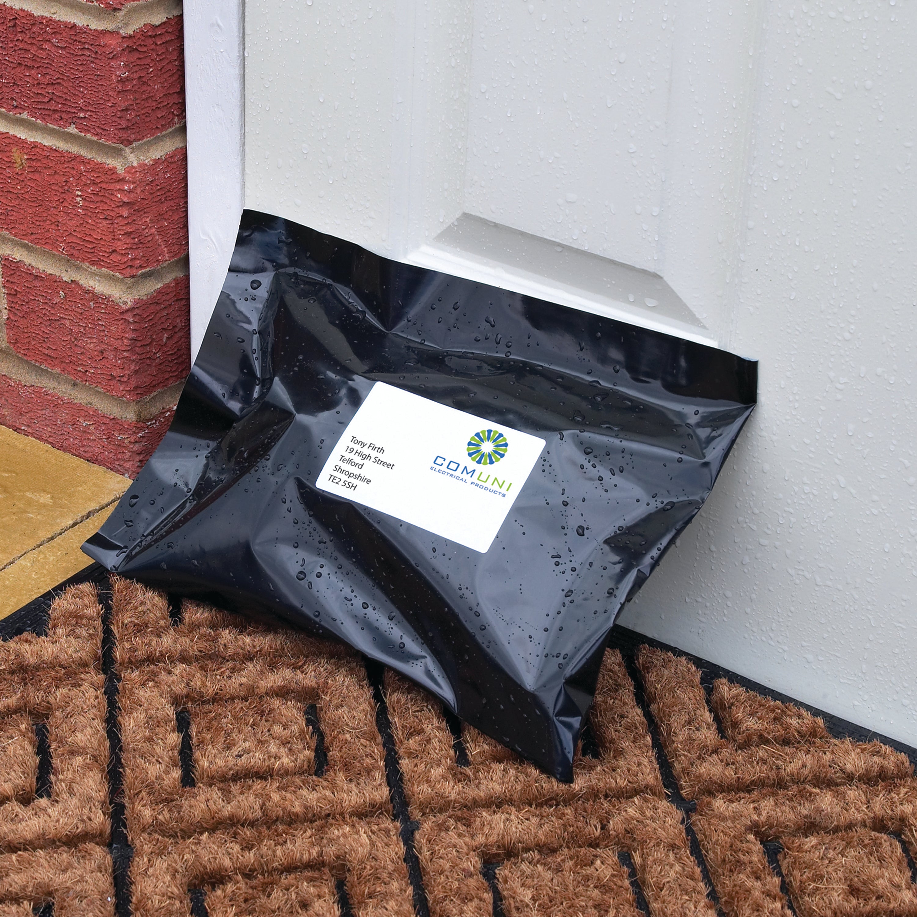 A weatherproof Avery L7992 label is ideal for outdoor equipment marking.