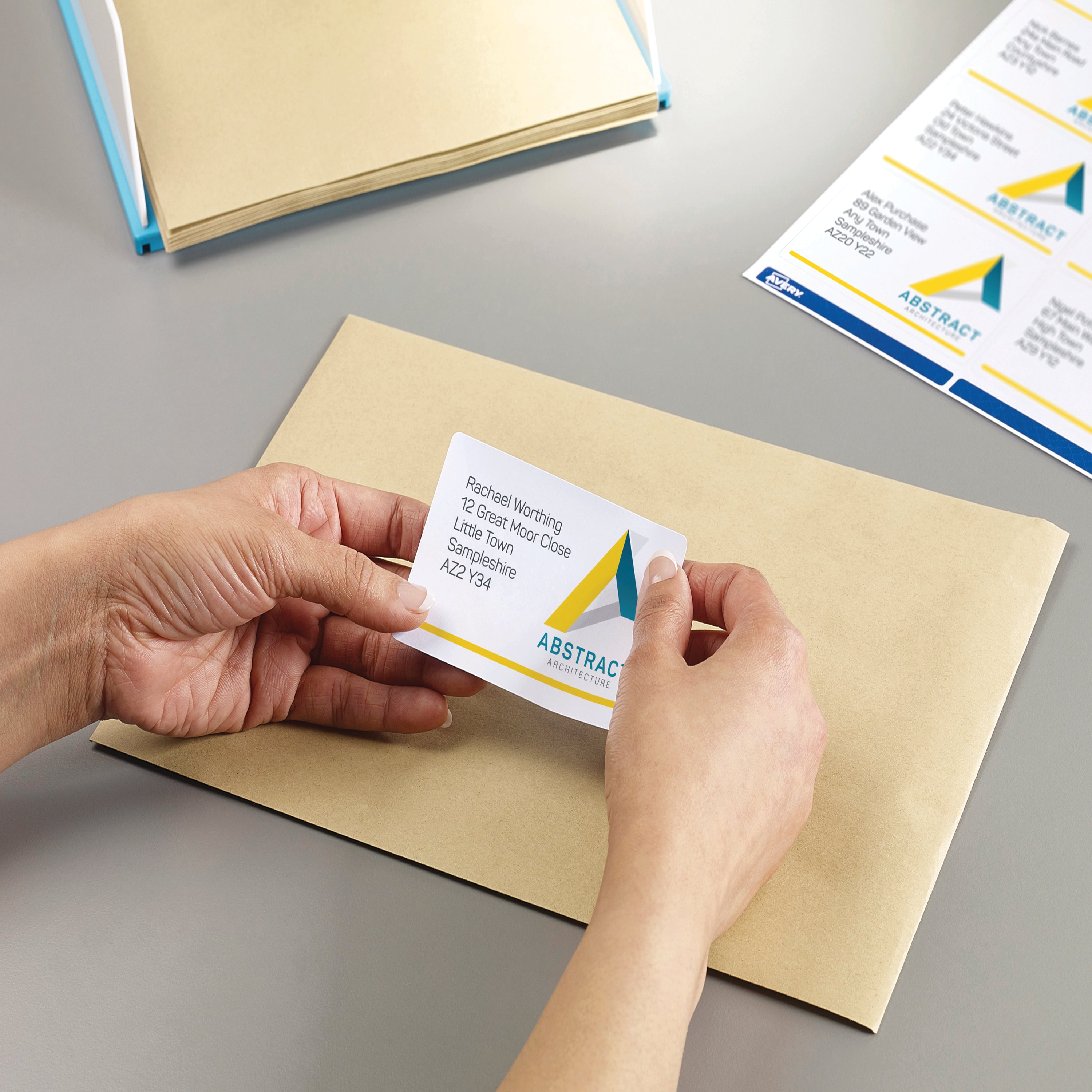 An Avery L7165 label being used on a large shipping envelope.