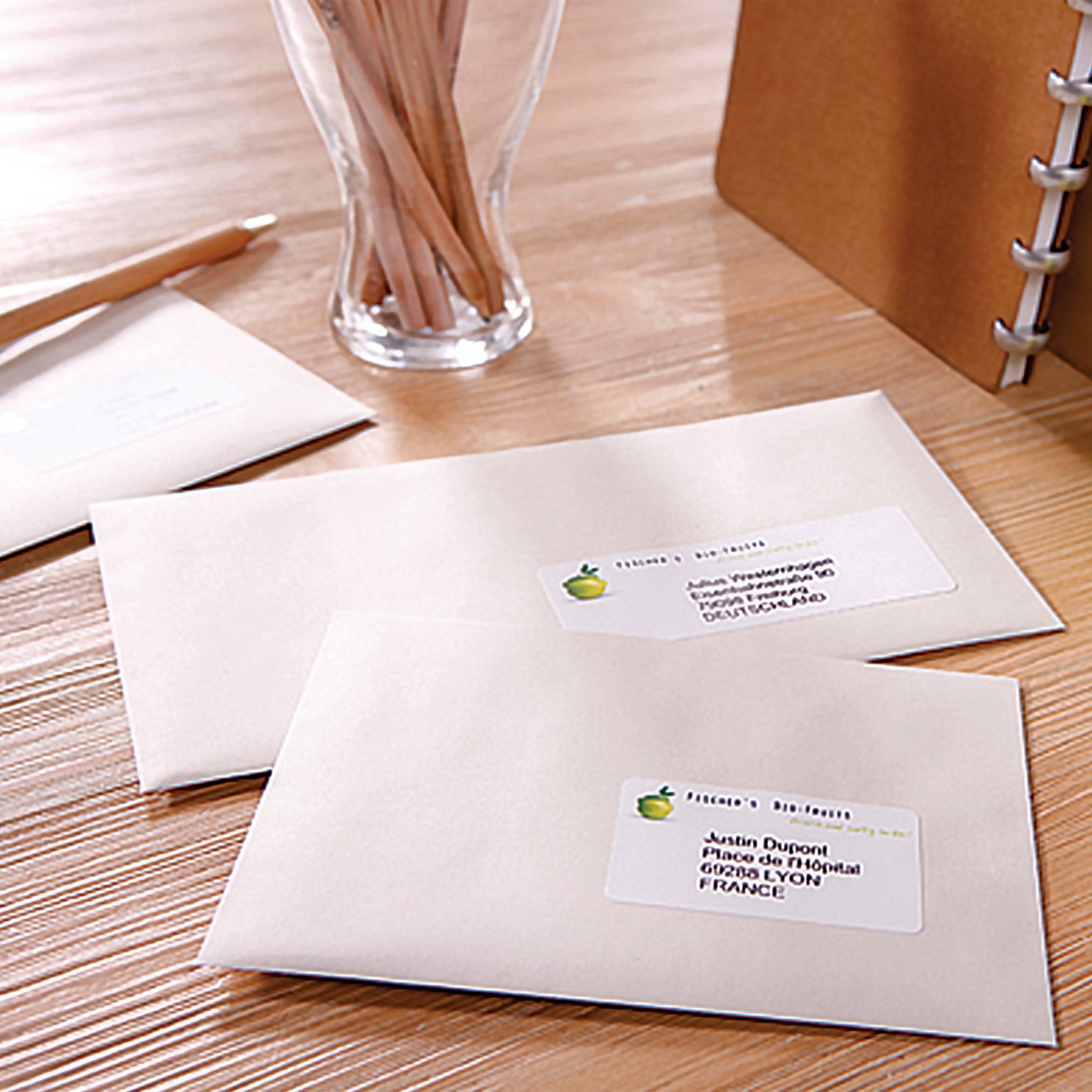 A crisp white Avery LR7162 recycled label on an envelope.
