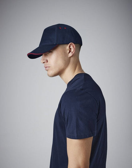 Navy blue Beechfield B15C contrast snapback trucker cap.