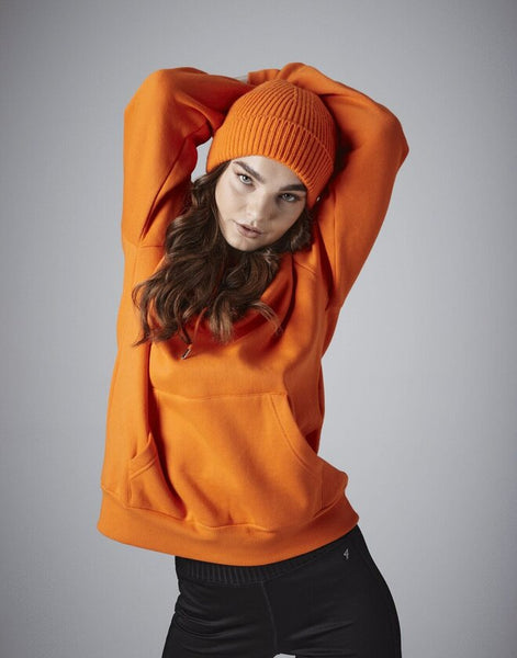Profile shot of a person wearing the Beechfield B380 organic cotton beanie.