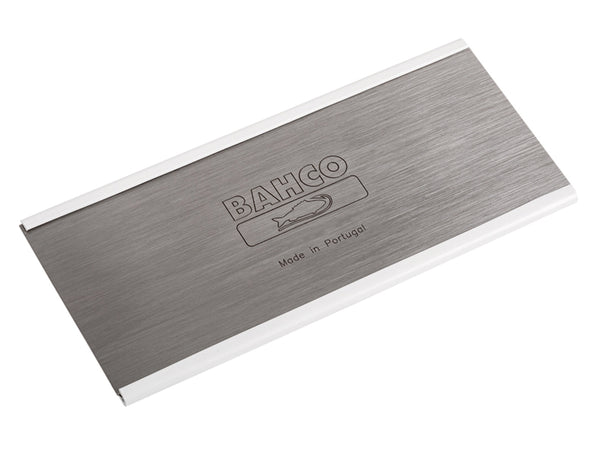 A 125mm x 62mm Bahco cabinet scraper blade made from flexible steel for fine finishing.