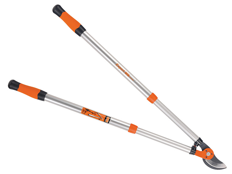 Close-up on the powerful bypass cutting head of the Bahco PG-19 telescopic loppers.
