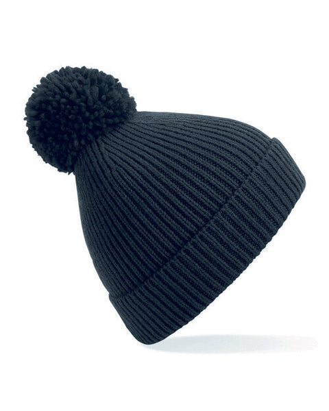 Flat lay of a black Beechfield B382 organic cotton waffle beanie.