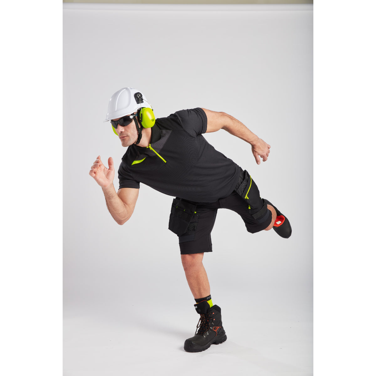 cargo pocket of the Portwest DX4 Holster Shorts