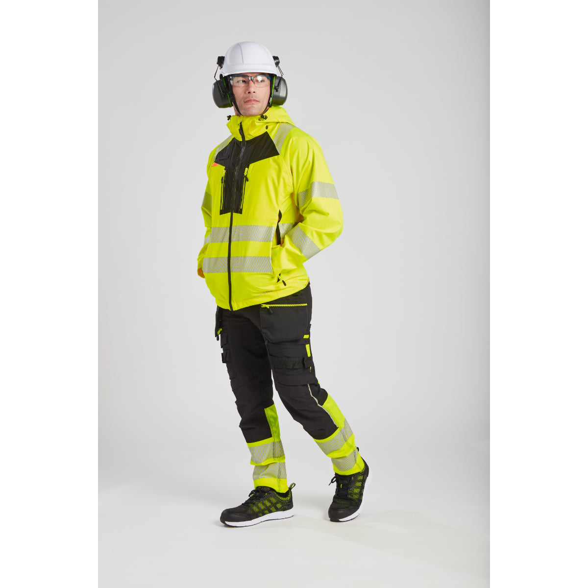 Action shot of a worker wearing the durable Portwest DX4 rain jacket.
