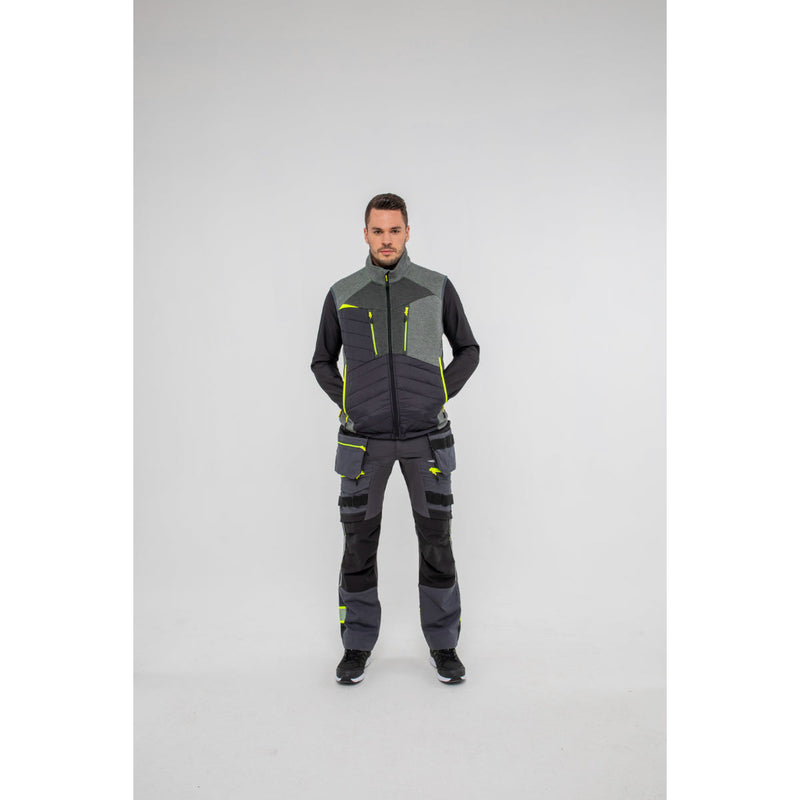 Man in Portwest DX4 Zip Base Layer showing full range of motion.