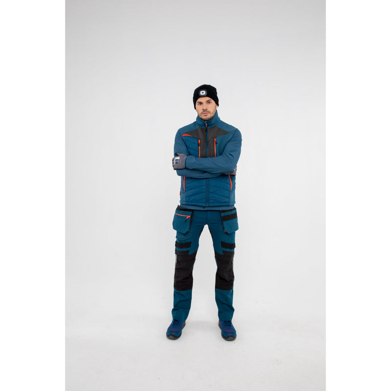 Man in Portwest DX4 Hybrid Baffle Jacket showcasing side pockets and warmth.
