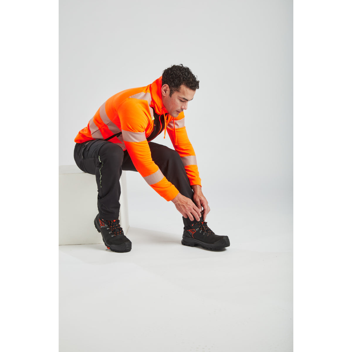Portwest DX477 - DX4 Hi-Vis Funnel Neck Zipped Sweatshirt