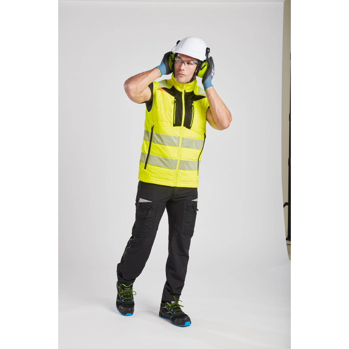 Portwest DX4 Hi-Vis Softshell Bodywarmer