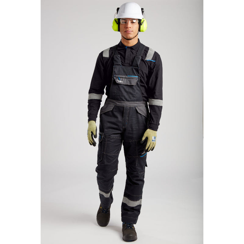 Worker in flame-resistant gear wearing a Portwest Height Endurance helmet.
