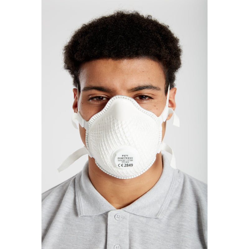 Worker wearing the Portwest Ergonet P371 respirator for dust protection.