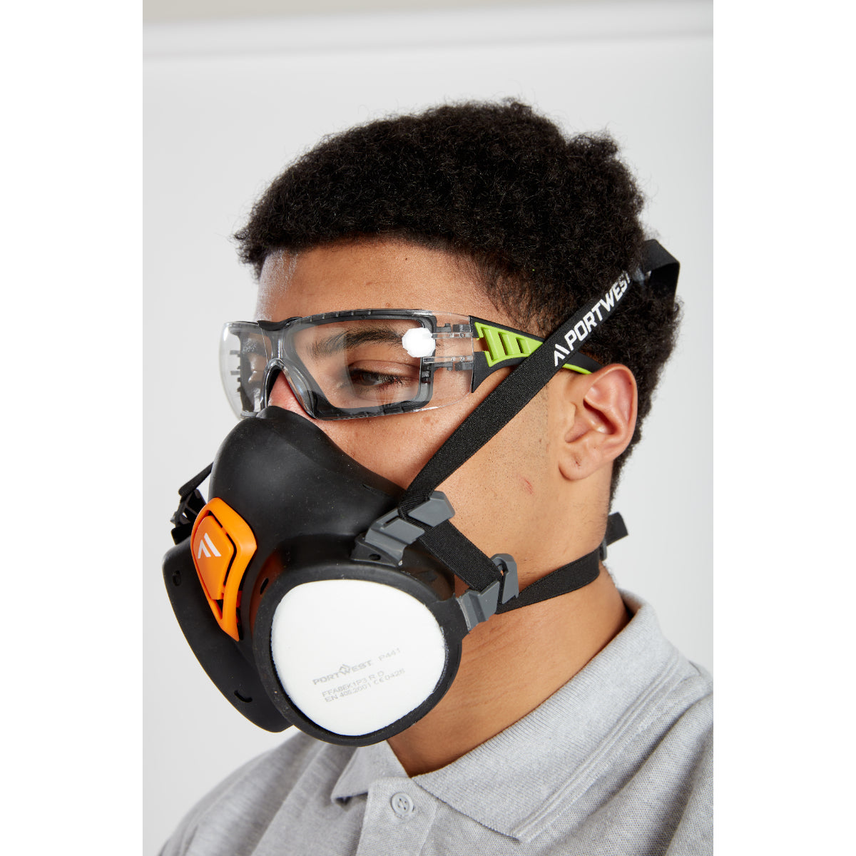 Front view of the Portwest P440 A2P3 ready-to-use half mask respirator.