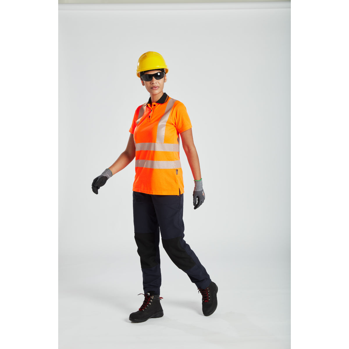 A person demonstrating the visor attachment on a Portwest safety helmet.