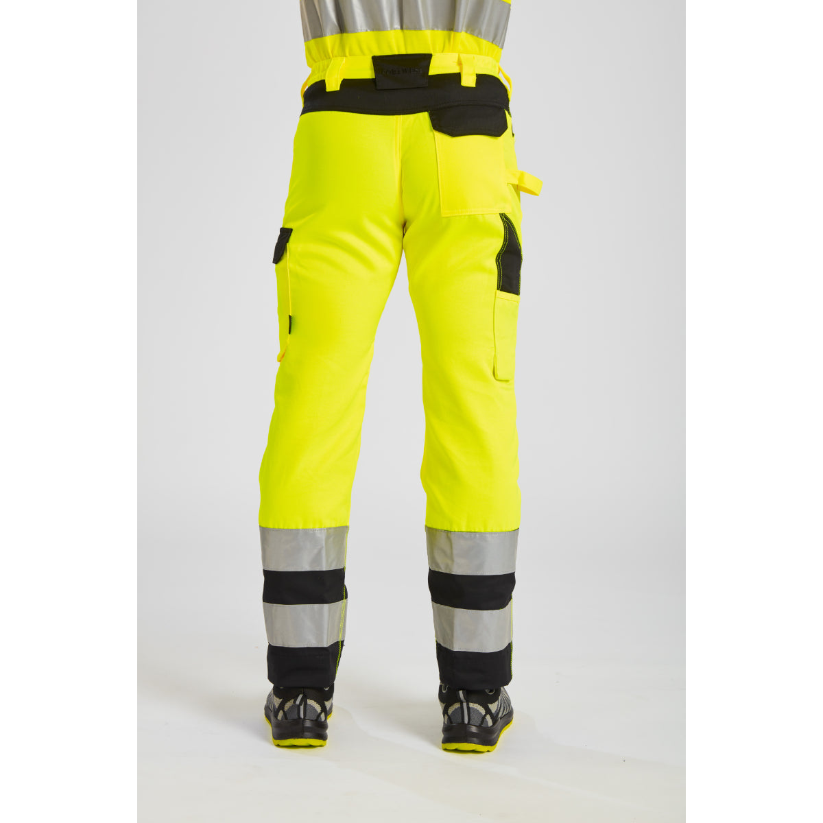 Close-up on the knee pad pocket and reflective detail of the Portwest PW2 Hi-Vis Service Trouser.