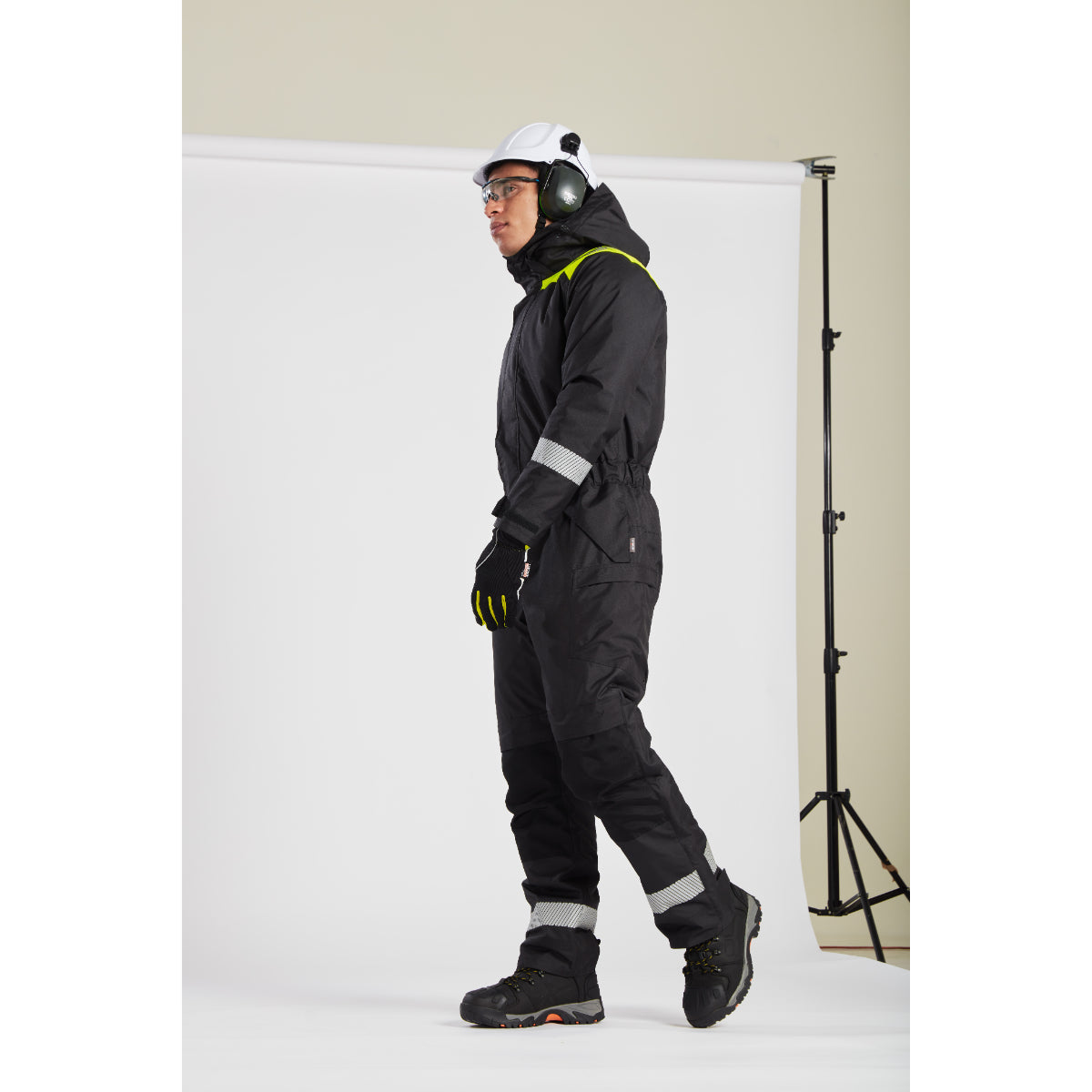 Demonstration of the zip-off detachable hood on the Portwest PW3 Winter Coverall.