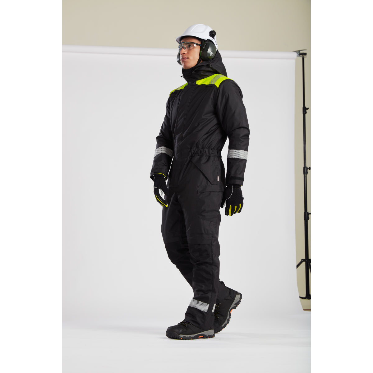 Lifestyle view 5 of the Portwest neck tube being worn as a pirate-style cap.