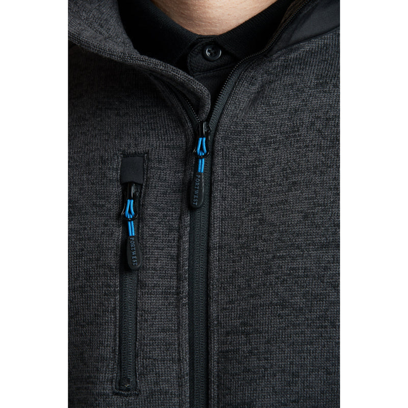 Close-up of the Portwest fleece's zipper and chin guard.