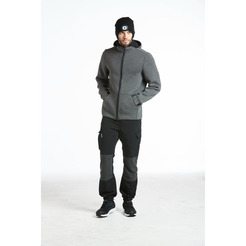 A tradesperson in full Portwest gear, including the B029 LED beanie hat.