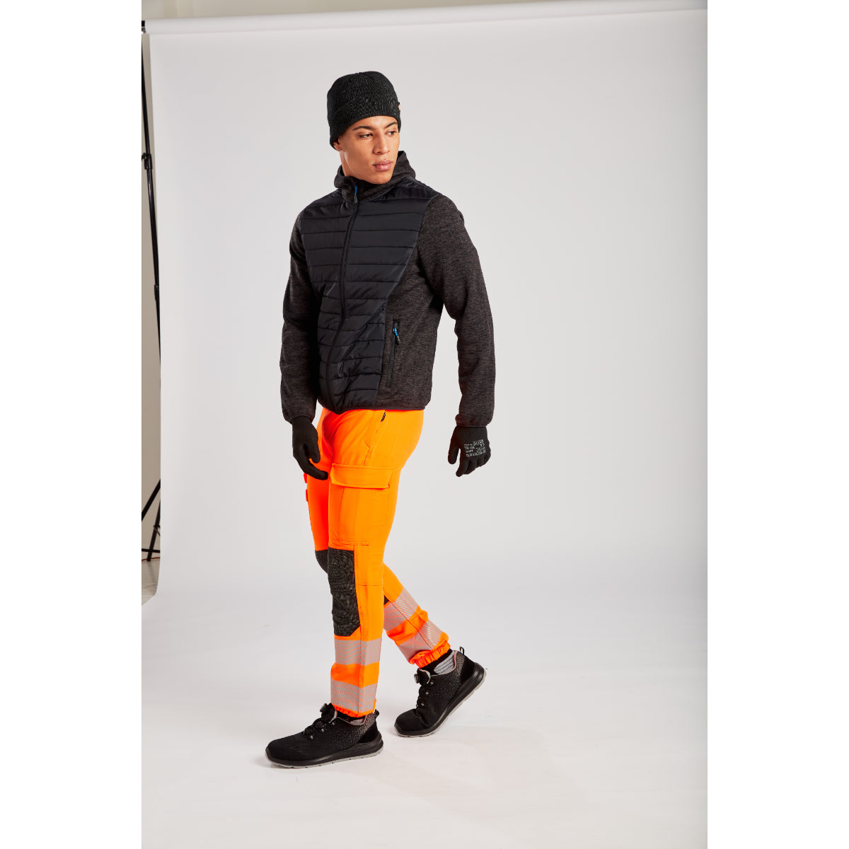 Worker in full Portwest gear including the Hybrid Baffle Jacket.