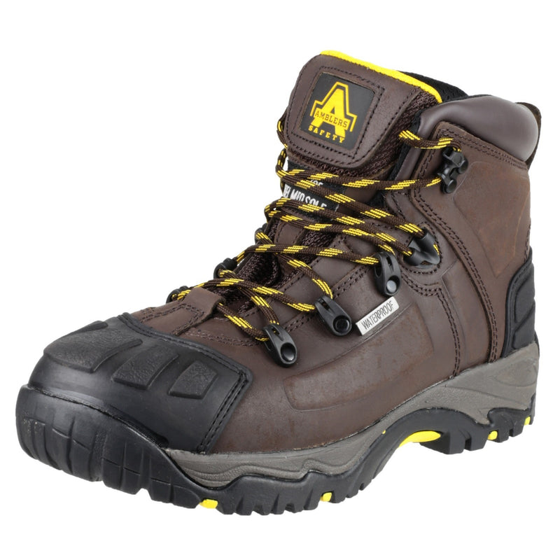 Patterned sole of the FS39 safety boot for grip.