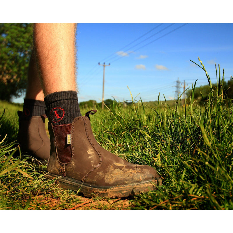 On-foot lifestyle shot of the FS128 safety dealer boot.