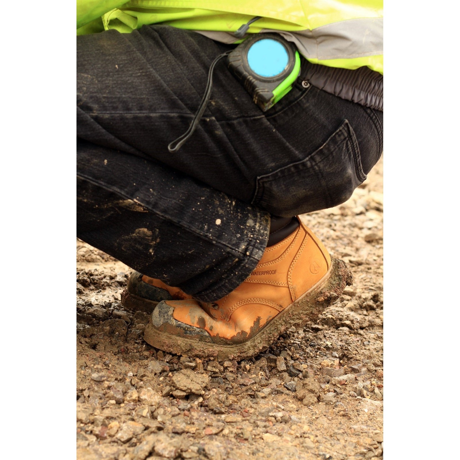 Close-up on the features of the FS226 industrial boot.