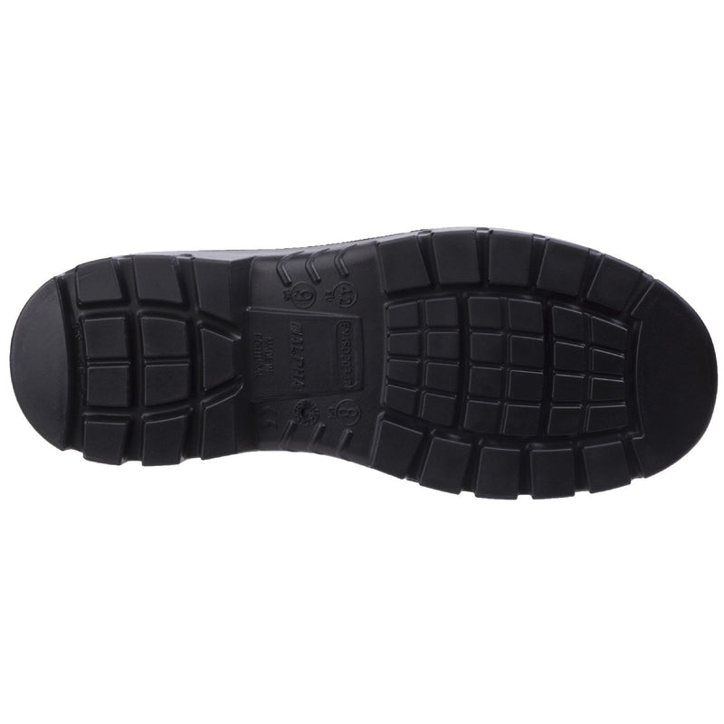 Amblers Teviot wellington showing deep tread sole and sturdy back structure