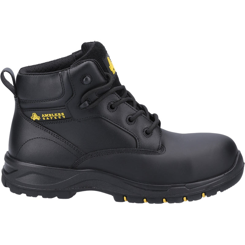 Red inner lining of the AS605C safety boot.