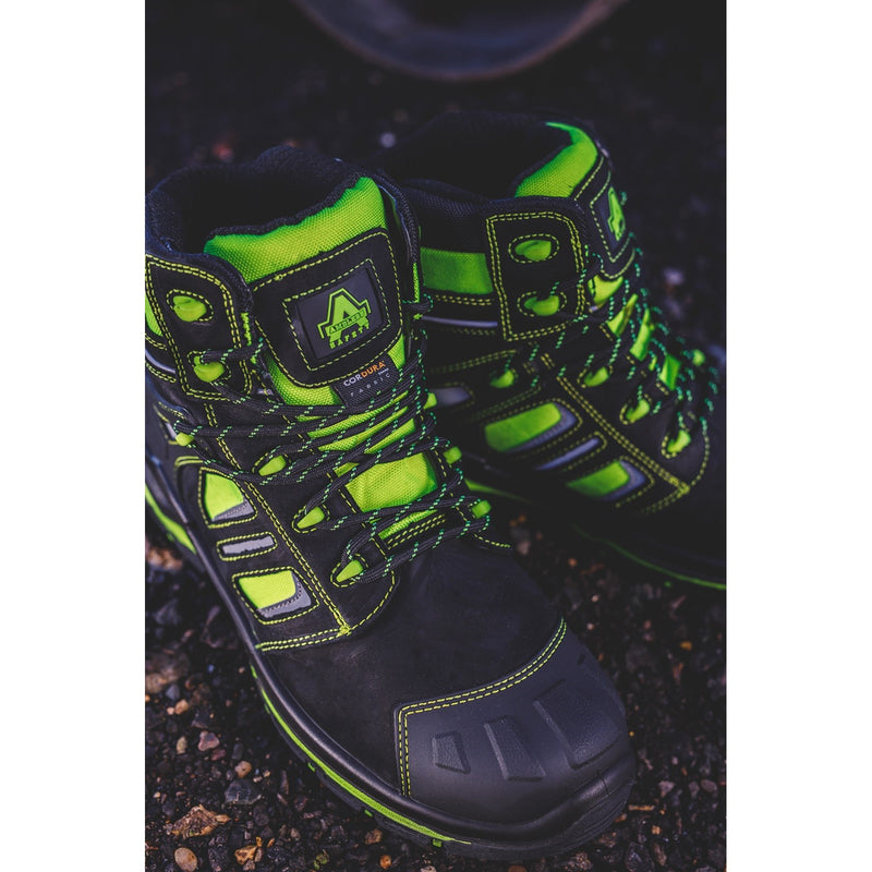 Detail shot of the yellow Radiant safety boot.